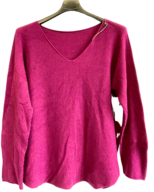 Soft Knit V-Neck Curved Hem Jumper in Magenta